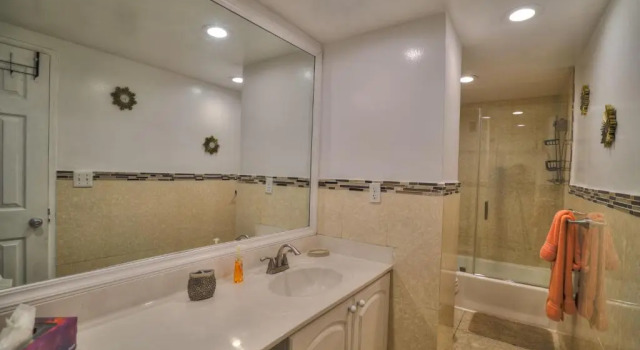 Апартаменты с видом на море Hollywood apartment by the sea