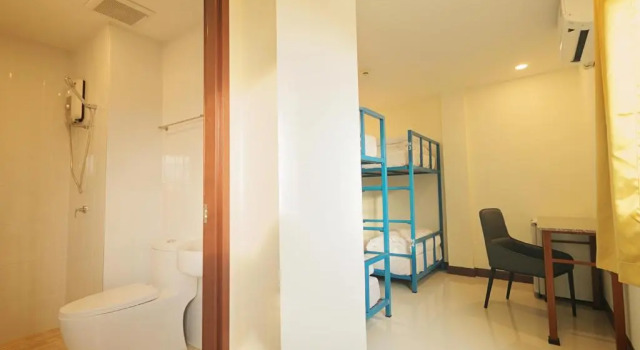 Четырёхместный номер Happy Hostel