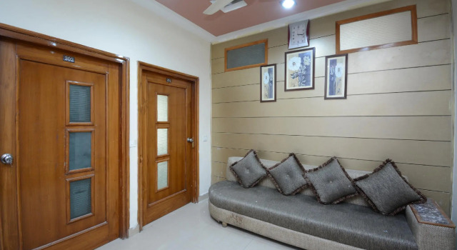 OYO 29312 Hotel Royal's, Book Hotel Bathinda Punjab