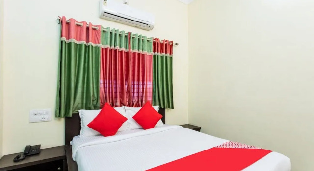 OYO 23361 Hotel Kanakshree, Забронировать Отель Отели штата Махараштры с бассейном, Бассейн
