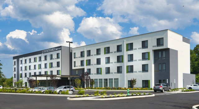 Четырёхместный номер Standard Courtyard by Marriott Deptford