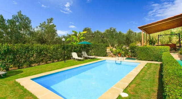Вилла с 6 комнатами Kalyves Villas Collection