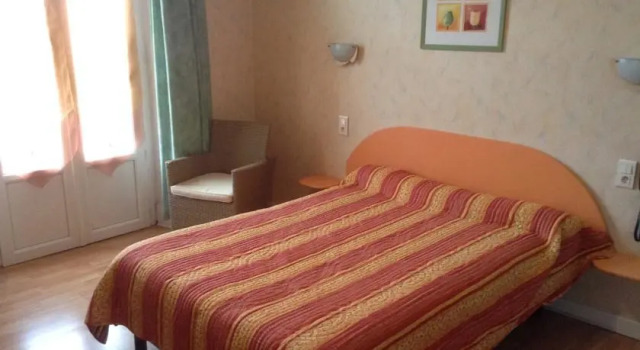 Hotel Universel, Забронировать Отель Виши Allier, рядом с Célestins Spring