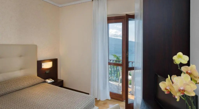 Двухместный номер с видом на озеро Hotel Bellavista