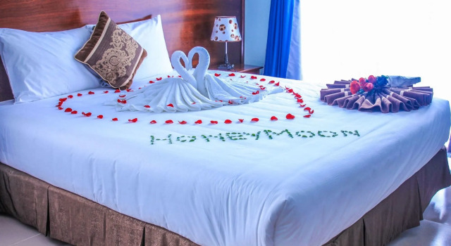 OYO 153 L&M Hotel