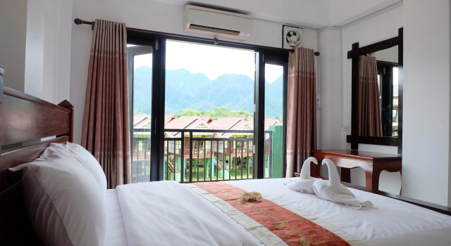 Grand View Guesthouse, Забронировать Отель Отели Вьентьяна с парковкой, Парковка