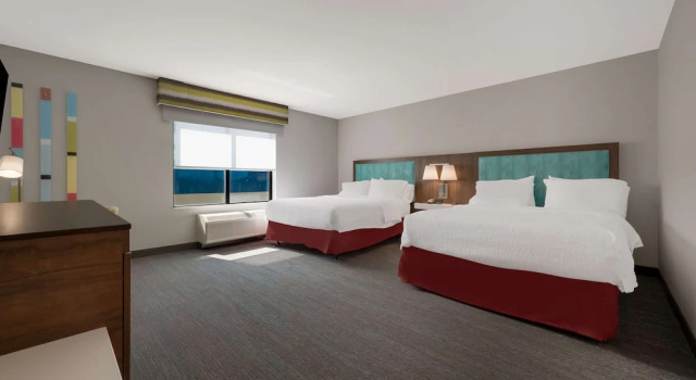 Четырёхместный номер Standard Hampton Inn by Hilton Detroit Southfield