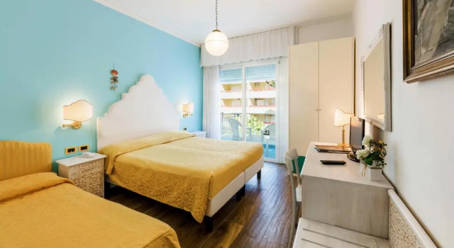 Трёхместный номер Standard Hotel Miramare