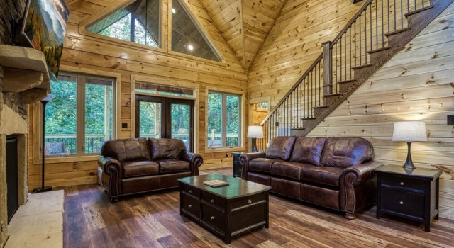 Bear Tracks Lodge 4 Bedroom Cabin by RedAwning