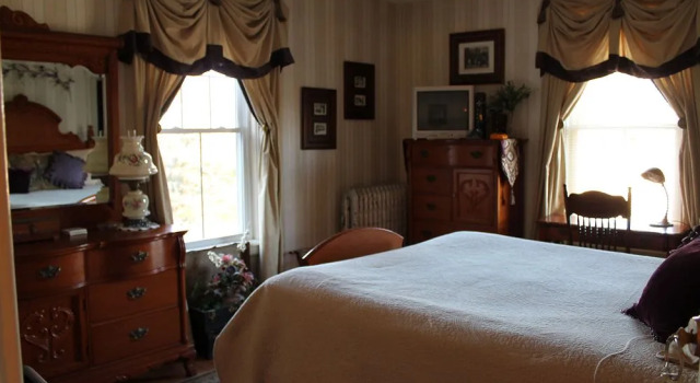 The Sleigh Maker Inn Bed and Breakfast, Book Hotel Westborough Massachusetts