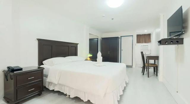 Номер Standard Orchid Inn