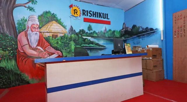 OYO 28028 Rishikul Sangam City