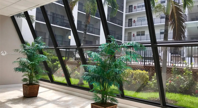 Walk to the Beach at Sunny Isles, Varaa Hotelli Hotellit Miami Beach uima-altaalla, Uima-allas