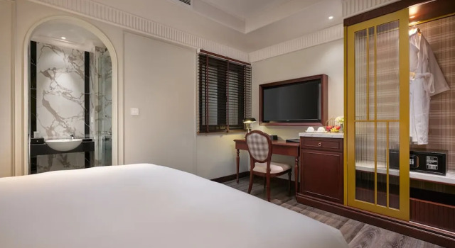 Двухместный номер Colonial Deluxe Internal Window GRAND HOTEL du LAC Hanoi