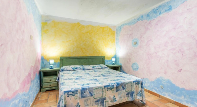 Casa Glicine, Book Feriehus Hoteller i Costa Verde med parkering, Parkering