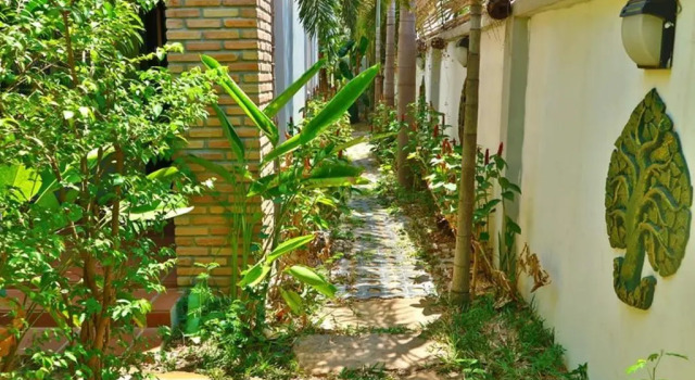 Апартаменты Private Entire 8 BedRooms Garden Pool Villa With Kitchen & BBQ Facilities