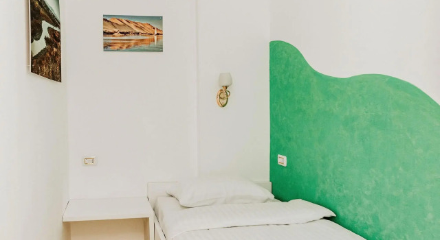 Desert Moon, Book Hotel Giza 
