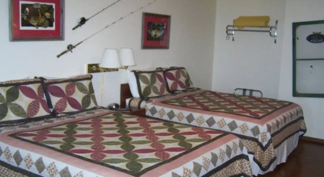 Четырёхместный семейный номер Standard Pointe West Resort Motel
