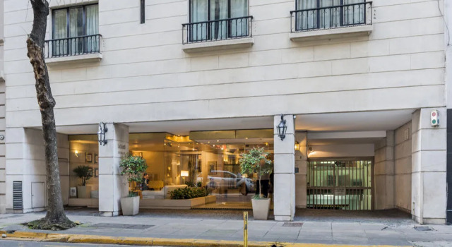 Loi Suites Arenales, Book Hotel Hoteller i Retiro med parkering, Parkering