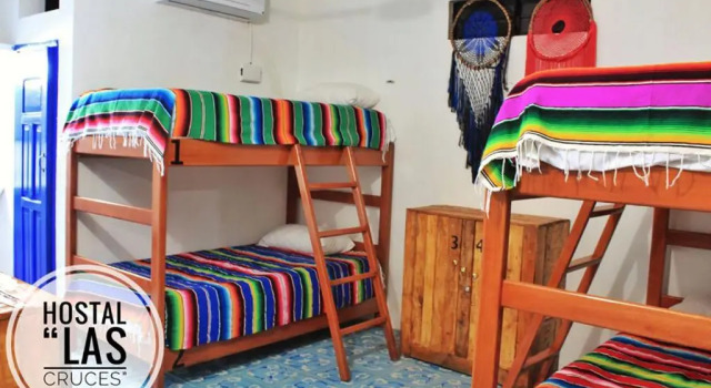 Кровать в общем номере Hostal Las Cruces