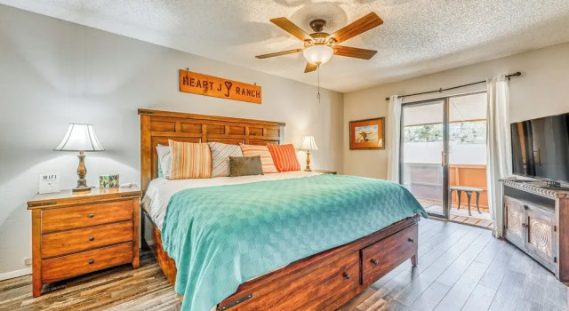 Апартаменты Cozy Ruidoso Condo w/ Deck ~ 2 Mi to Cedar Creek!