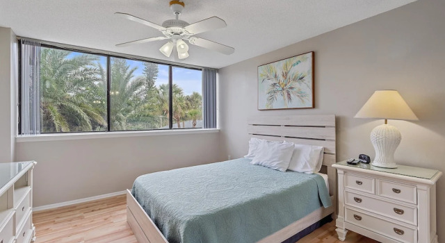 Hawk's Sea Nest 2 Bedroom Condo by RedAwning, Забронировать Апартаменты/квартира Отели Сиеста-Ки с парковкой, Парковка