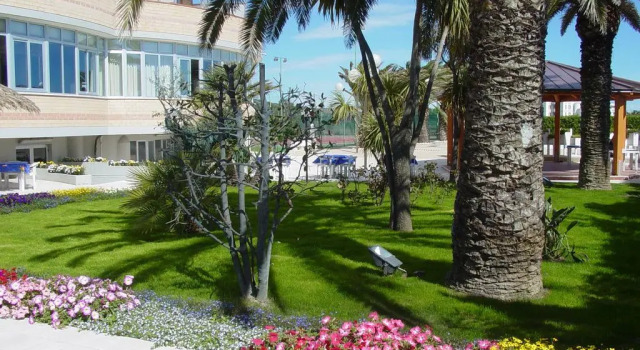 Hotel Maxims, Забронировать Отель Отели Побережья Абруццо с бассейном, Бассейн