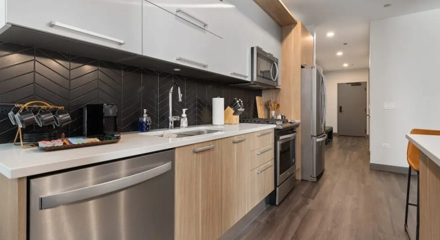 Апартаменты Apartment in The Loop Great Amenities Near Shops