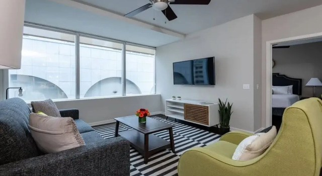 Bold CozySuites w/pool, gym, roof #10