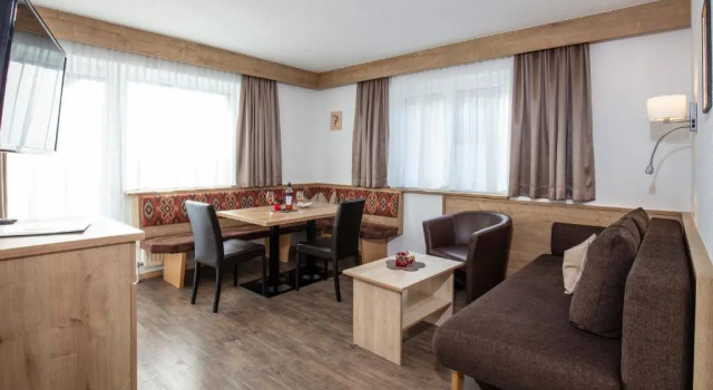 Sportpension Rubin, Rezerwuj Hotel Hotele w Tyrol z parkingiem, Parking