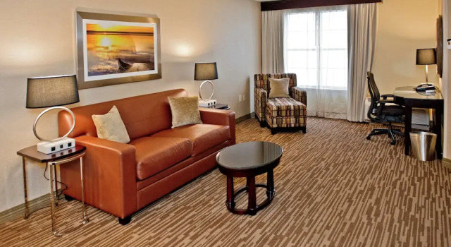 Люкс c 1 комнатой DoubleTree by Hilton Raleigh Durham Airport at Research Triangle Park