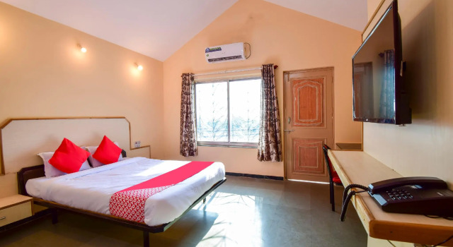 Люкс Standard OYO 65197 Green Woods Resorts