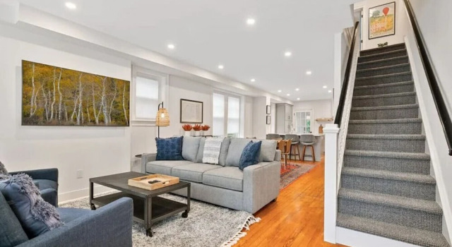 Ardmore Home - Sleeps 7, Book Hotel Ardmore USA