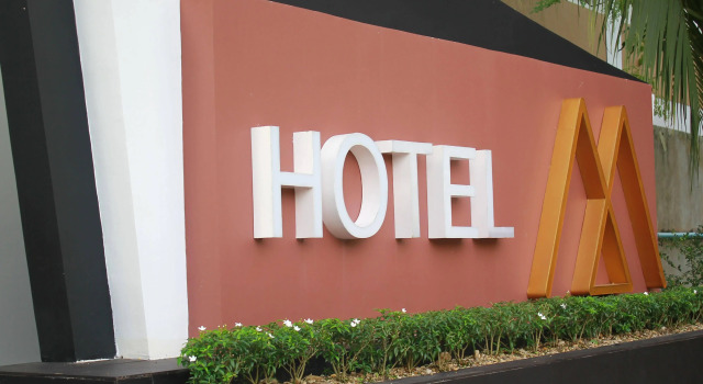 Hotel M, Забронировать Отель Отели Янгон с парковкой, рядом с Embassy of the Republic of Singapore, Парковка