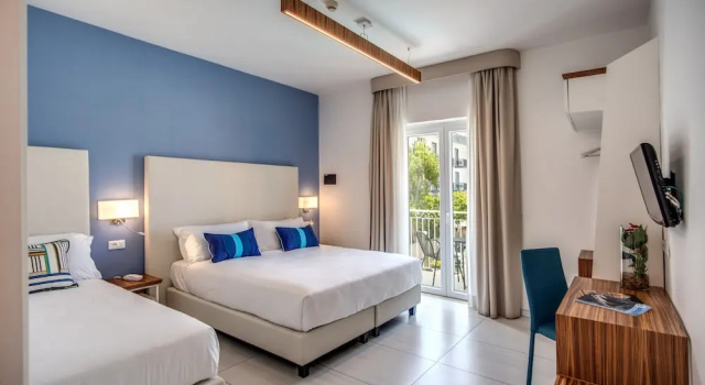 Трёхместный номер Standard с балконом Hotel Florida