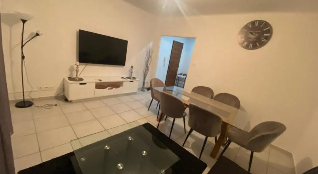 Grand Appartement lumineux 75m2, Prenota Appartamento Hotel a Alvernia con parcheggio, Parcheggio