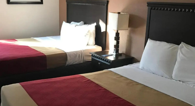 Comfort Inn & Suites, Varaa Hotelli  