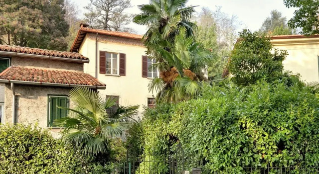 Independent House With Equipped Outdoor Area, Near the Lake, Забронировать Отель Реццонико Озеро Комо