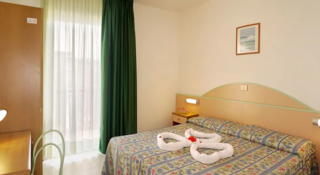 Трёхместный номер Standard с балконом Hotel Beach 2