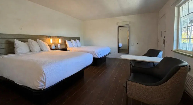Четырёхместный номер Classic Fishermans Cove Inn