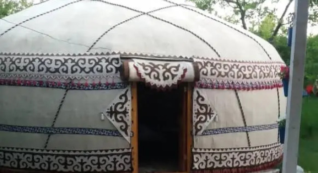 Кровать в общем номере Guesthouse Kishimzhan