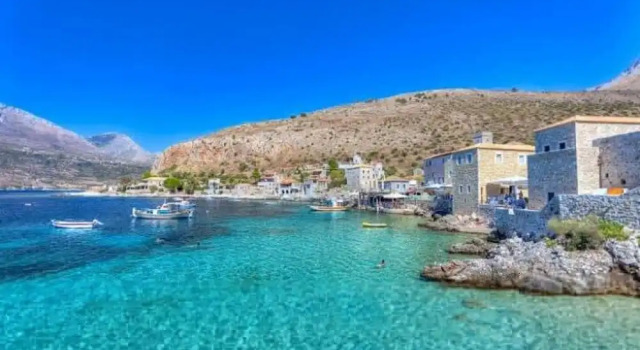 Апартаменты Escape to Kalamata s Old City Your Urban Oasis