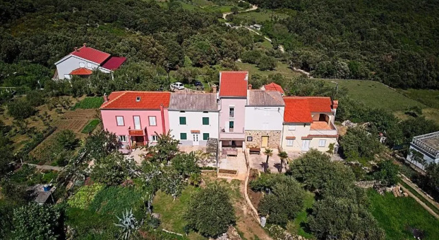 Holiday House Rab, Rezerwuj Hotel Hotele w Kvarner Islands z parkingiem, Parking