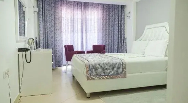 Номер Standard Emerald Hotel