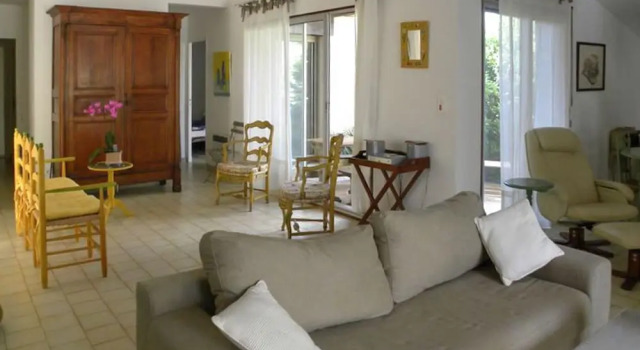 Spacious, 3-bedroom House With a Private Swimming Pool, Garden and Ter, Prenota Hotel Hotel a Alvernia con parcheggio, Parcheggio