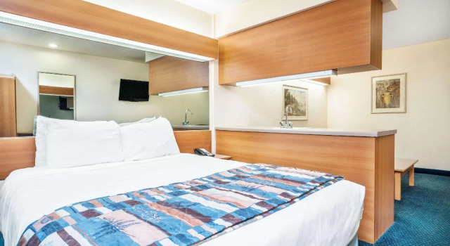 Двухместный номер Standard Microtel Inn & Suites Tomah