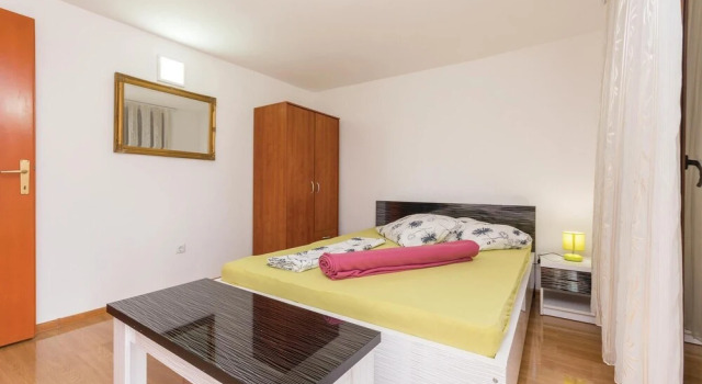Awesome Home in Pakostane With 4 Bedrooms, Wifi and Outdoor Swimming Pool, Book Hotel Hoteller i Pakostane med pool, Swimmingpool