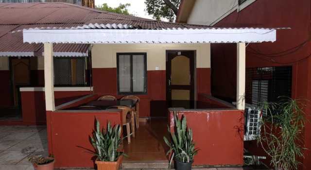 Gujarat Bhavan Hotel