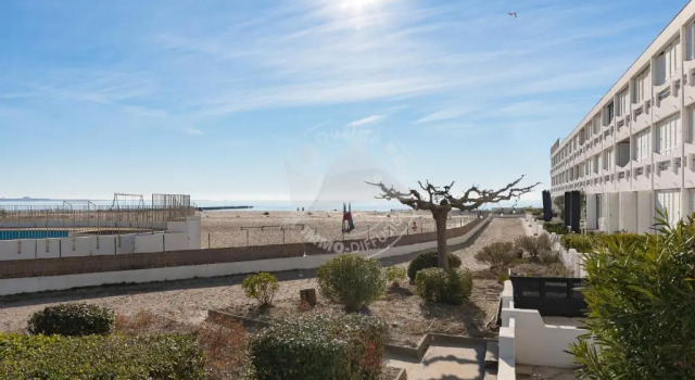 AS21518 - P3 Dans une résidence direct sur la plage avec vue mer et piscine, Rezerwuj Apartament Hotele w Camargue z parkingiem, Parking