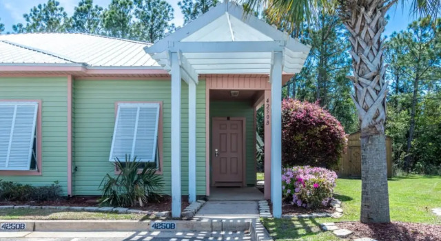 Sunkissed by Gold Star Vacation Rentals, Varaa Villa Huvilat kohteessa Alabama, Villa